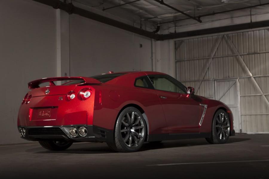  Nissan GT-R 2015 года  (фото 3 из 56)